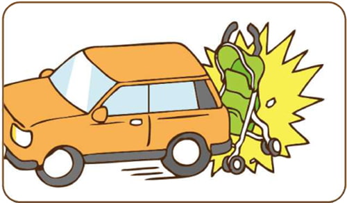 立てかけていたベビーカーを自分の車でひいてしまった!