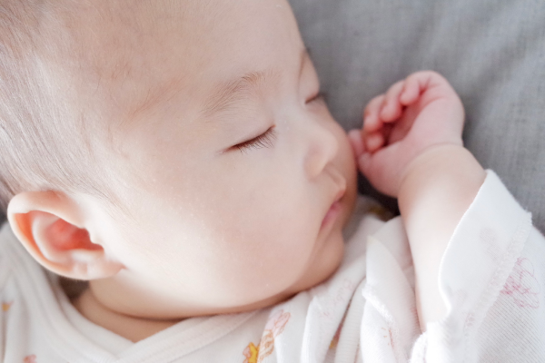 月齢3ヶ月「寝ている写真ばかり」の思い出の残し方って？月齢3ヶ月のおすすめの撮り方